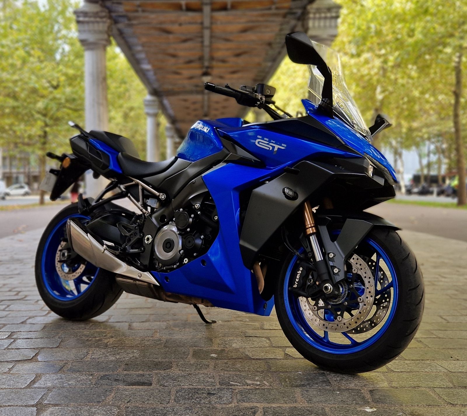 SUZUKI - GSX-S 1000 GT - image d'illustration 2