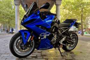 SUZUKI GSX-8R