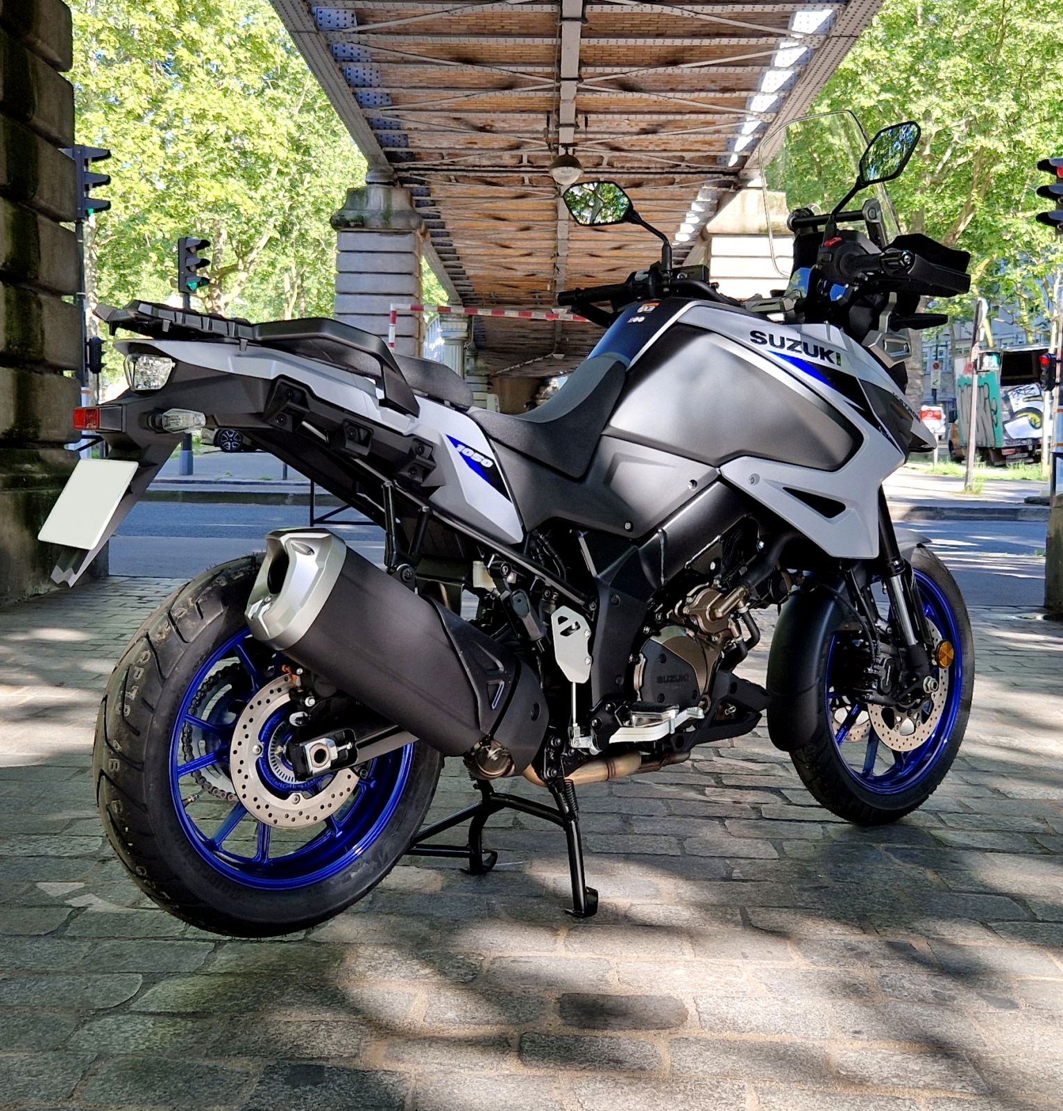 Suzuki - DL 1050 V-STROM SE - image d'illustration 6