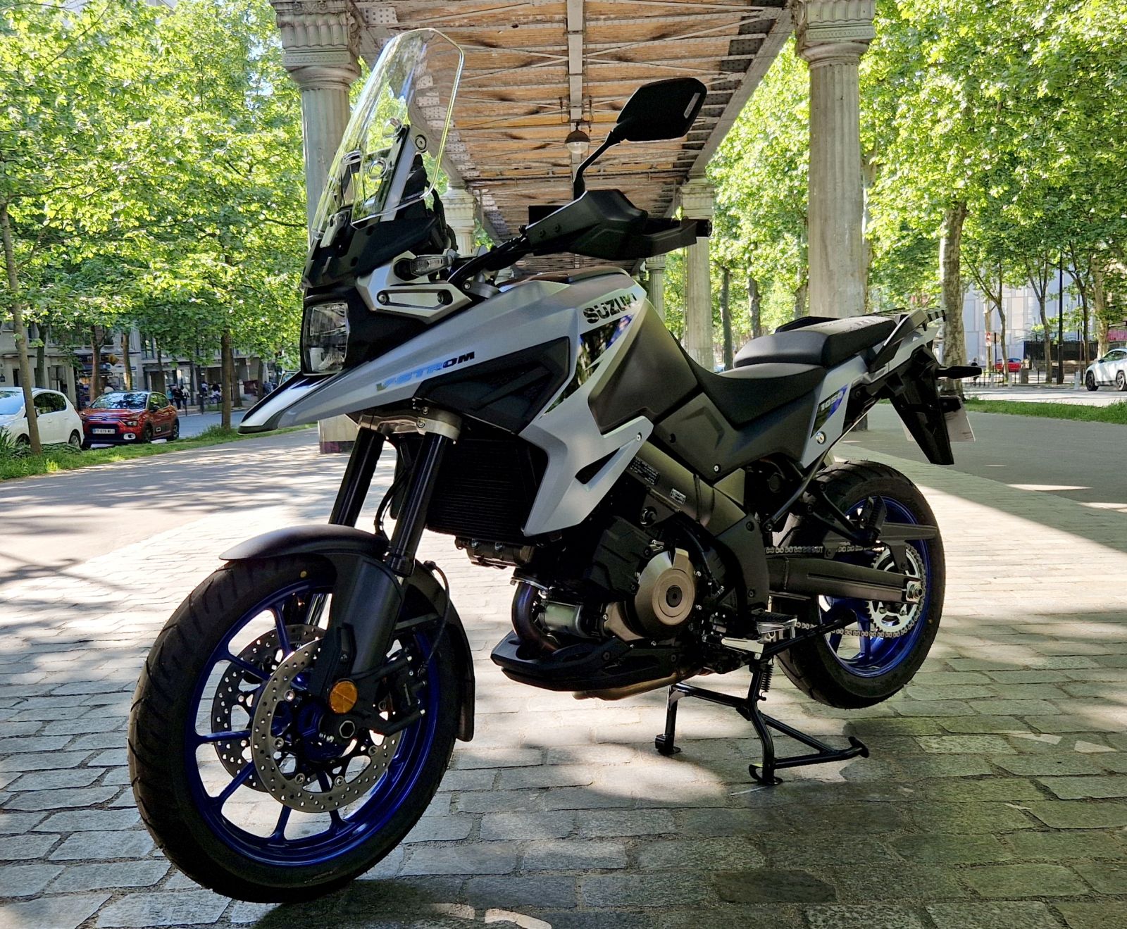 Suzuki - DL 1050 V-STROM SE - image d'illustration 2