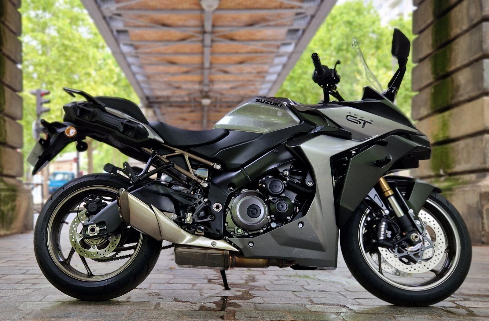 SUZUKI - GSX-S 1000 GT - image d'illustration 2