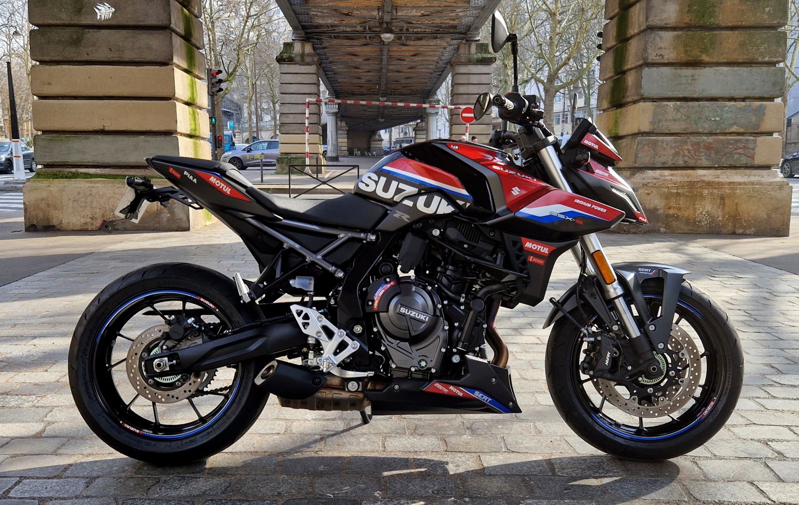 SUZUKI - GSX-8S PACK SERT PREMIUM A2/35KW - image d'illustration 