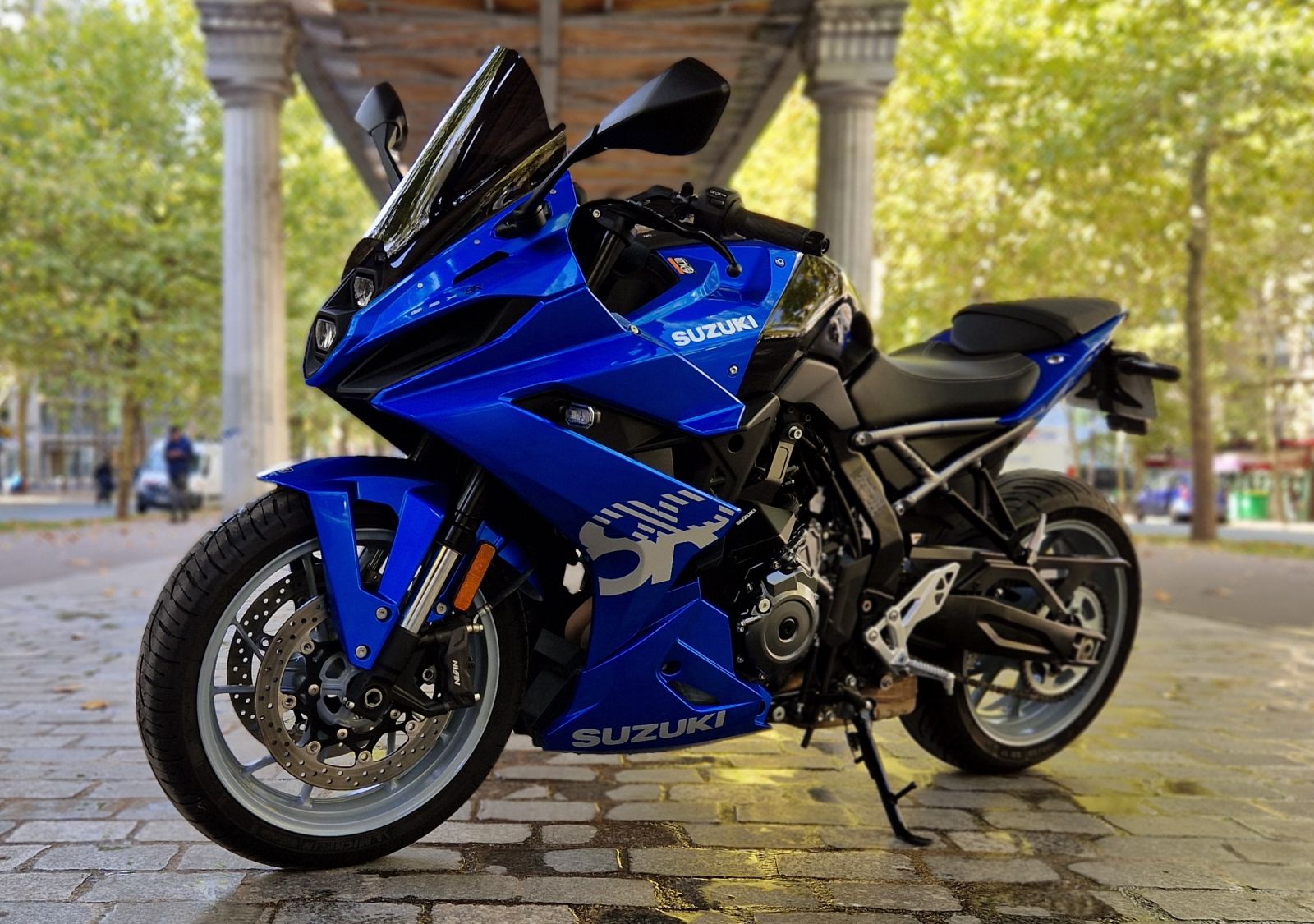 SUZUKI GSX-8R